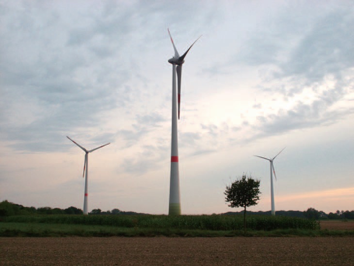 유럽에서는 풍력 전기시설에서 전기를 생산하여 소득을 올리는 농가가 늘어나는 추세다.