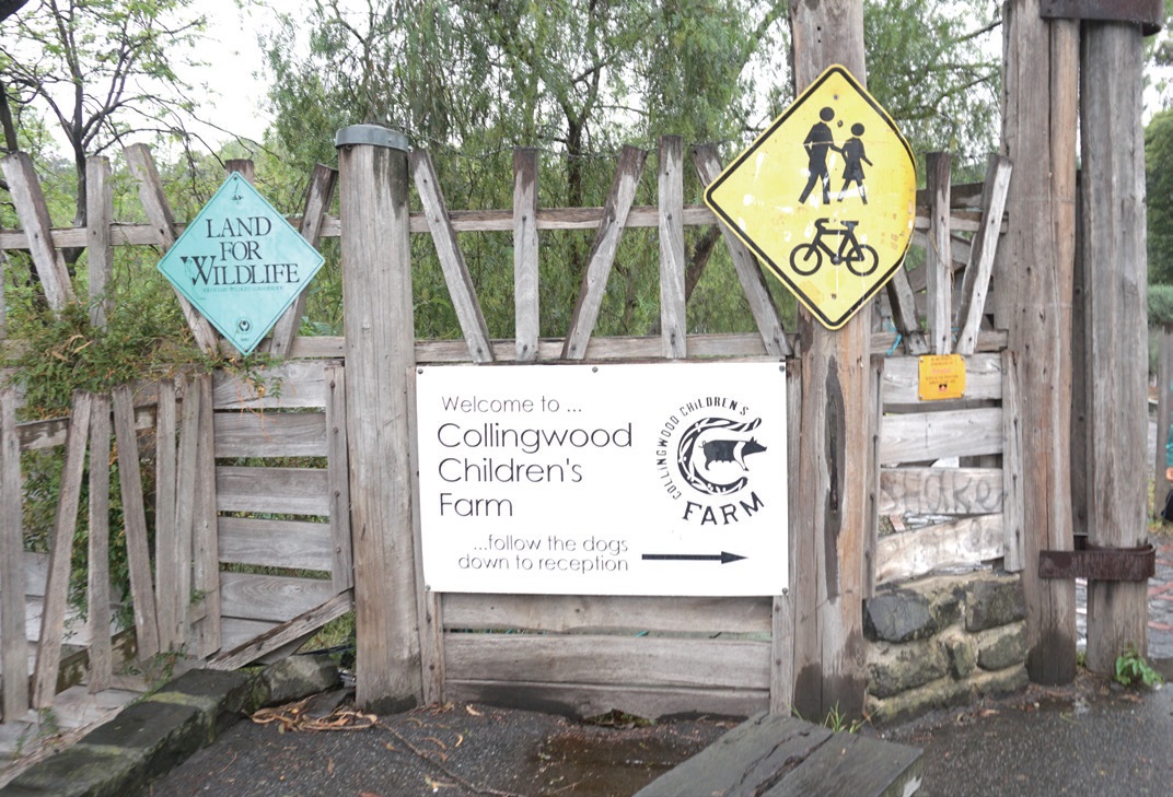 호주에서 가장 오래된 역사를 자랑하는 콜링우드 어린이 농장 입구. 4인 가족 입장료가 20달러다.