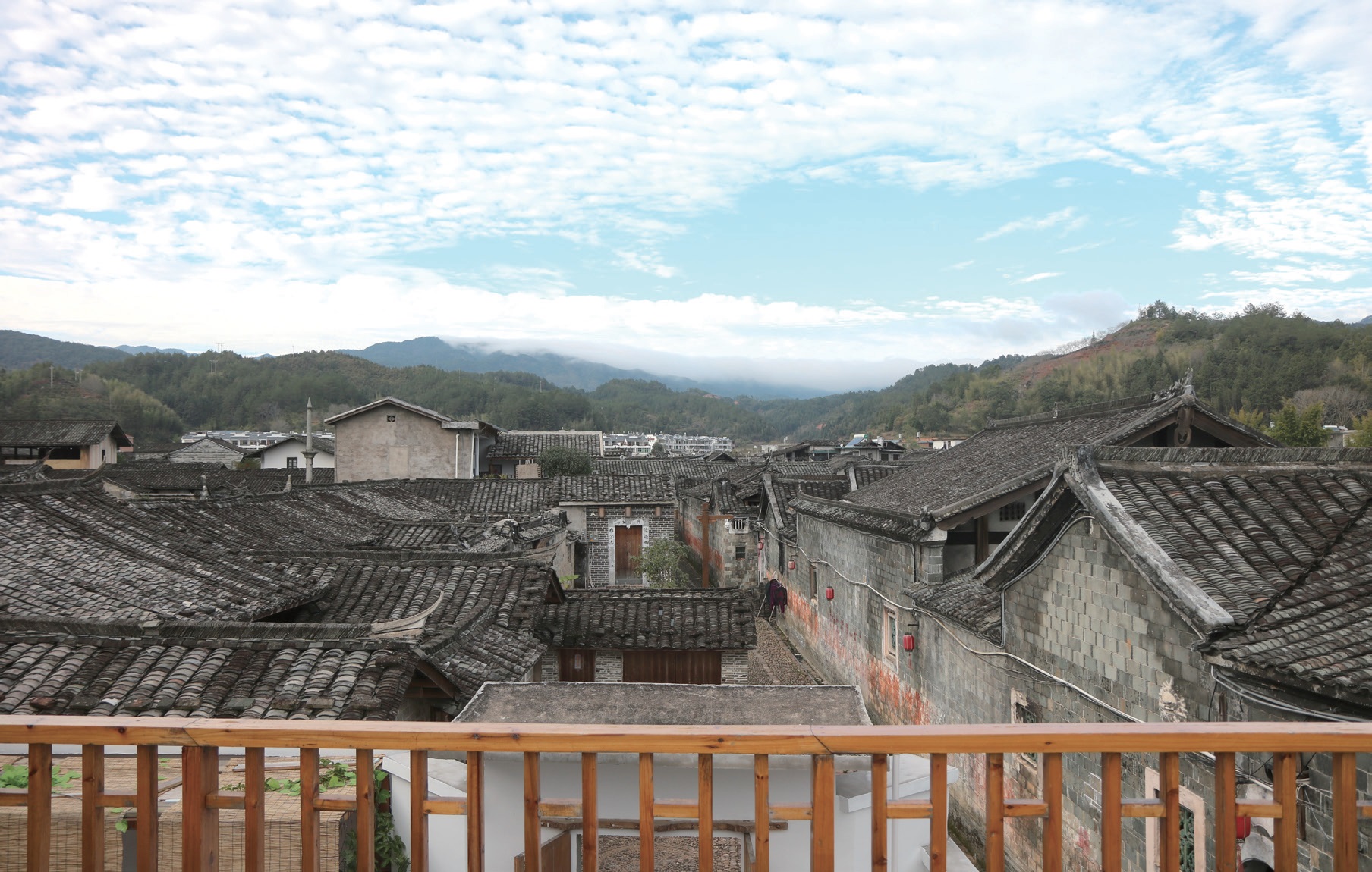 중국 푸젠성 롱옌시의 페이티엔Peitian마을. 800년 된 객가마을로 다양한 역사문화 자원을 보유하고 있다. 푸젠성 신향촌건설운동의 프로젝트 기지로 다양한 교육 및 체험사업, 마을 축제 복원의 현장이 되었다. ⓒ대산농촌재단