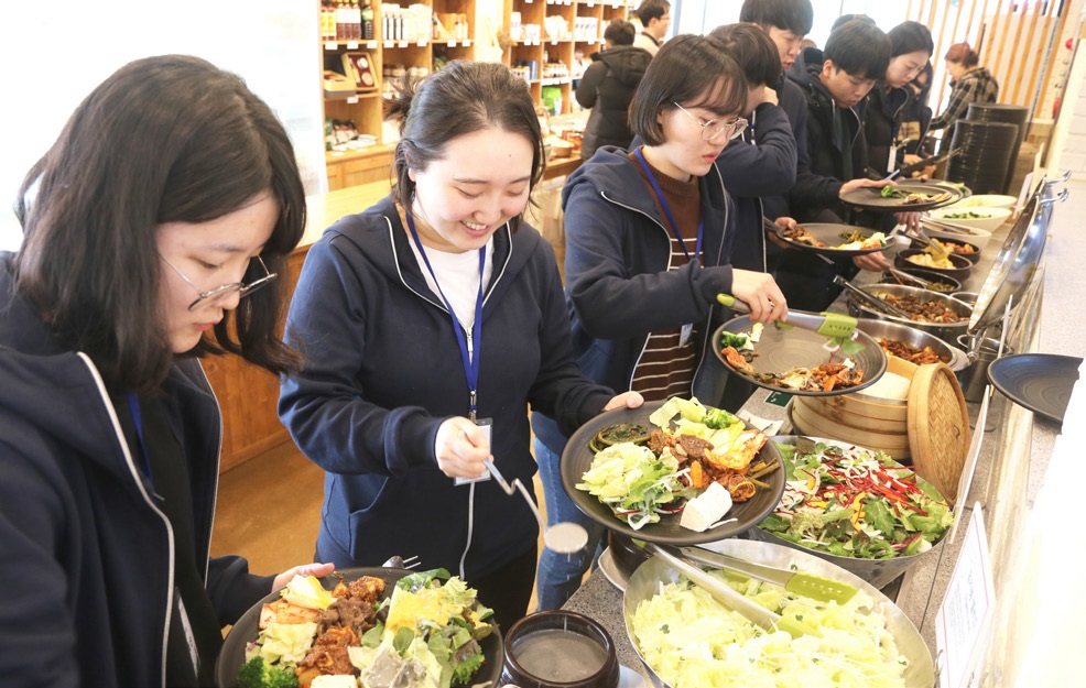 초록별 지구에서 가장 많은 채소를 먹을 수 있는 장안농장 채식뷔페.
