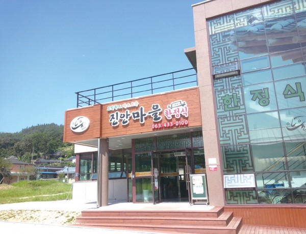 진안군 진안마을주식회사는 ‘기초지자체 단위 협동경영체’의 모범 사
례로 꼽힌다.