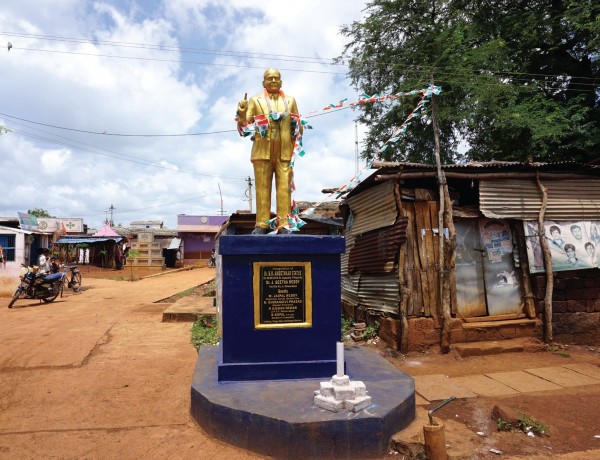 인도 헌법을 만든 달리트 출신 정치가 암베드카르 동상