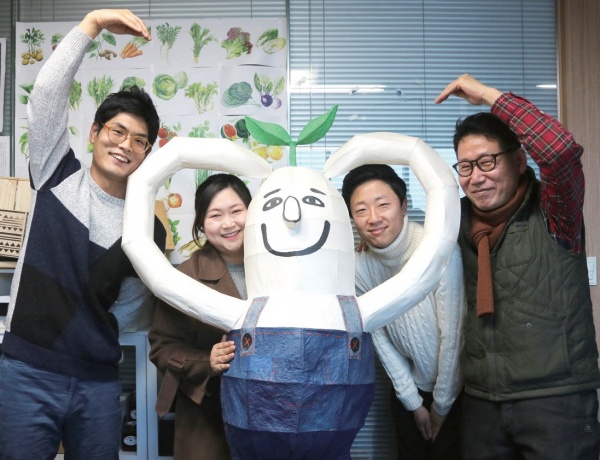 얼장의 핵심 인물이 모였다. 홍서웅 팀장(왼쪽부터), 장은비 씨, 정진욱 씨, 홍천기 대표.