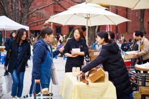 마르쉐 농부시장에서 열리는 씨앗밥상. 씨앗을 키우는 농부, 요리사, 소비
자가 함께한다. ⓒ마르쉐@