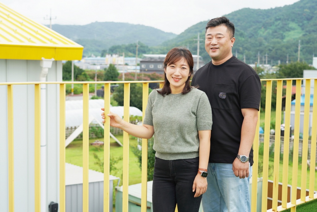 ‘미르당’을 이끌고 있는 홍서연 씨와 남편 문인석 씨.