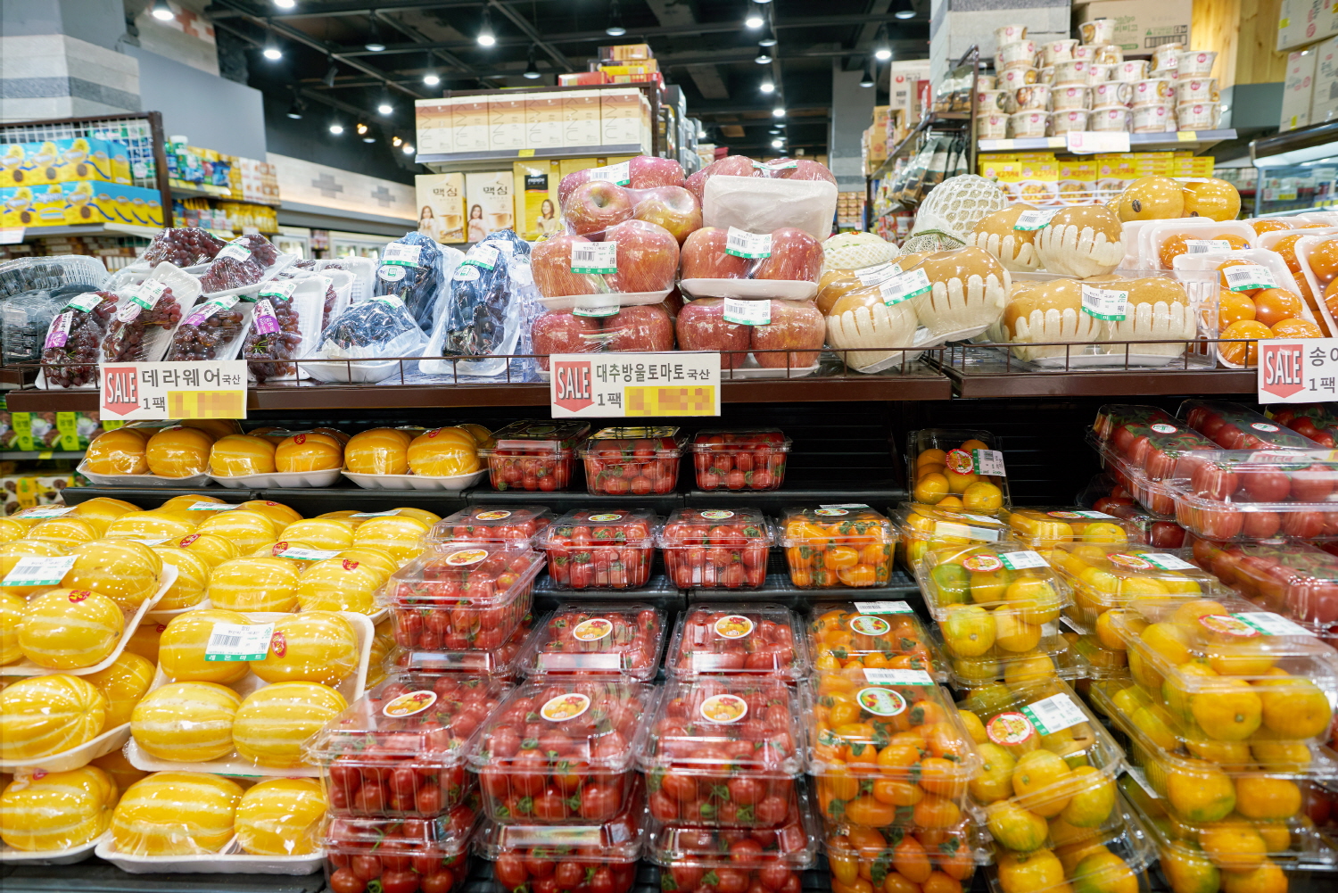 SEOUL, SOUTH KOREA - CIRCA JUNE, 2017: inside Lemon Mart store in Seoul.