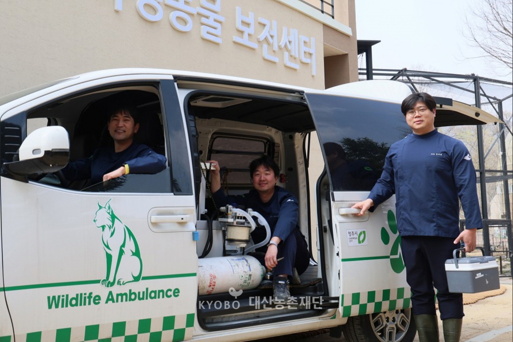 동물도 사람도 행복한 동물원을 꿈꾸는 청주동물원의 수의사들. 왼쪽부터 김정호, 홍성현, 변재원 수의사다. ⓒ청주시민신문