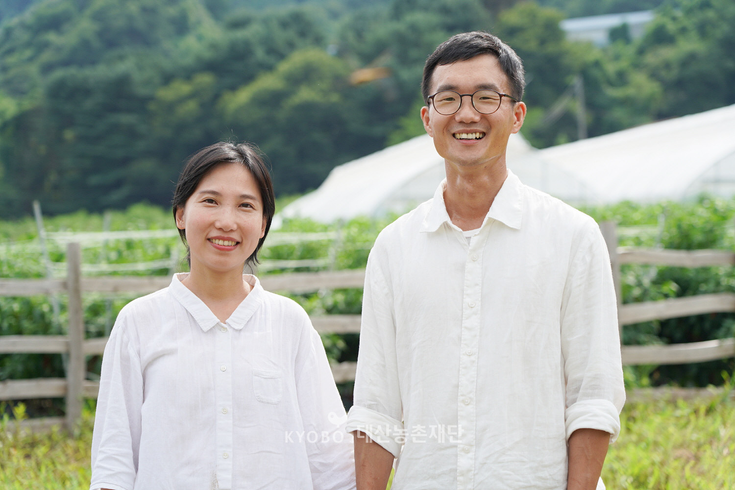 김성택 씨와 아내 박현지 씨(왼쪽). 각각 신학도와 스페인어 교사였던 그들은 함께 포천에서 농사를 시작했다.